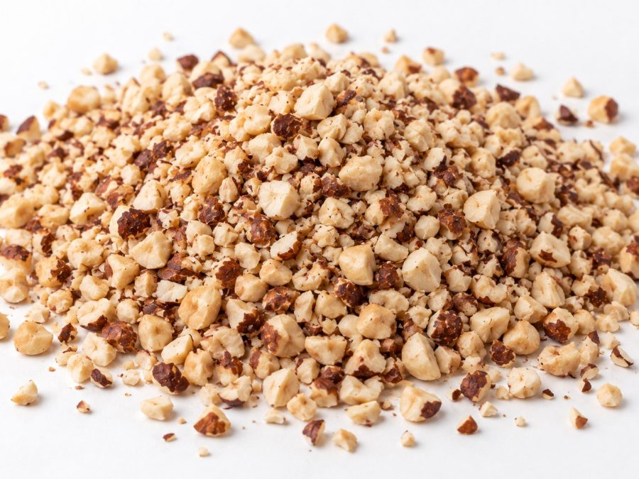 Chopped hazelnut pieces in 2 to 4 mm granules, used for coatings and inclusions